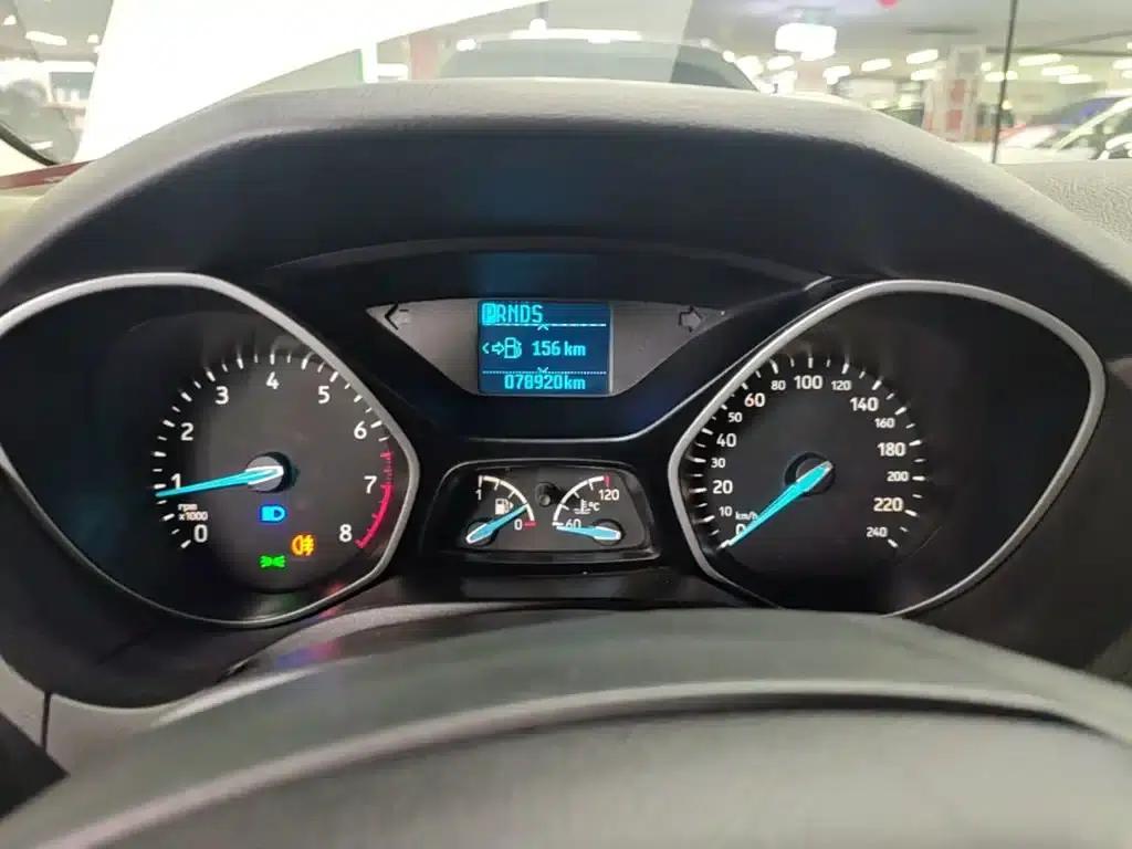 Ford Focus 2018 Hatchback Classic 1.6L Automatic Comfort Smart Edition — миниатюра 12