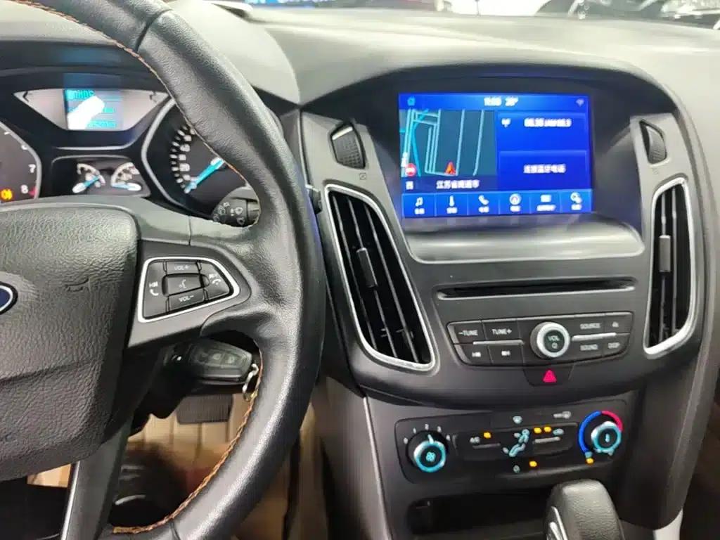 Ford Focus 2018 Hatchback Classic 1.6L Automatic Comfort Smart Edition — миниатюра 13