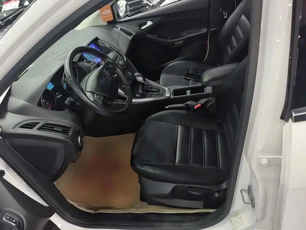 Ford Focus 2018 Hatchback Classic 1.6L Automatic Comfort Smart Edition — миниатюра 15