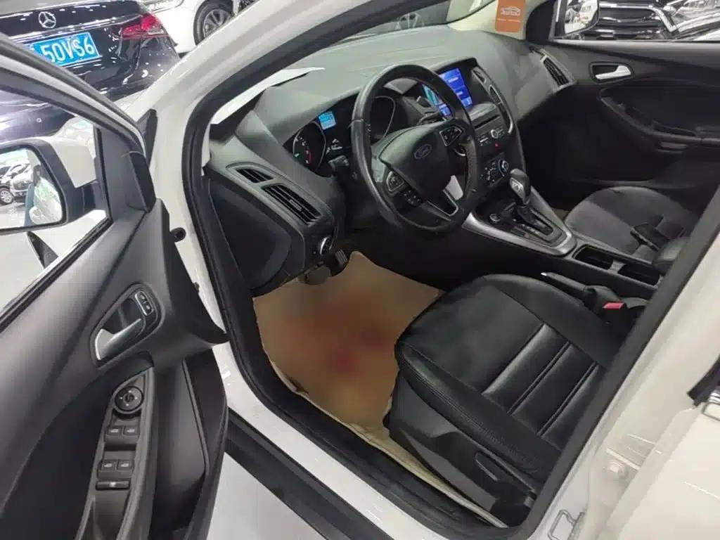 Ford Focus 2018 Hatchback Classic 1.6L Automatic Comfort Smart Edition — миниатюра 16