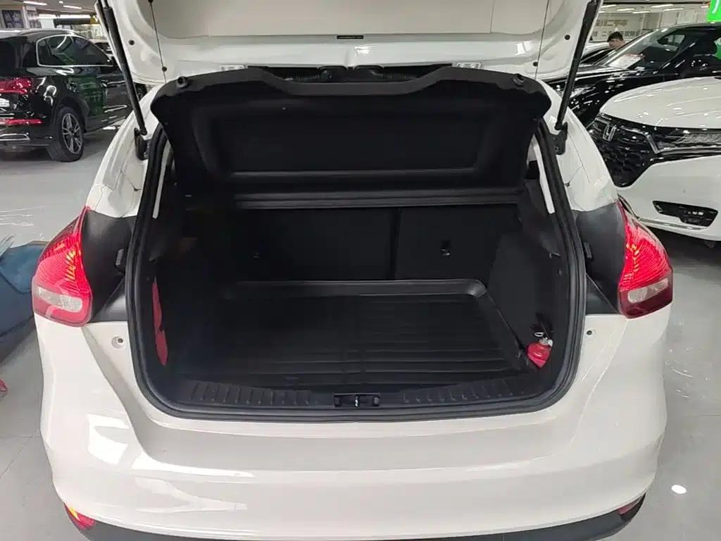 Ford Focus 2018 Hatchback Classic 1.6L Automatic Comfort Smart Edition — миниатюра 19
