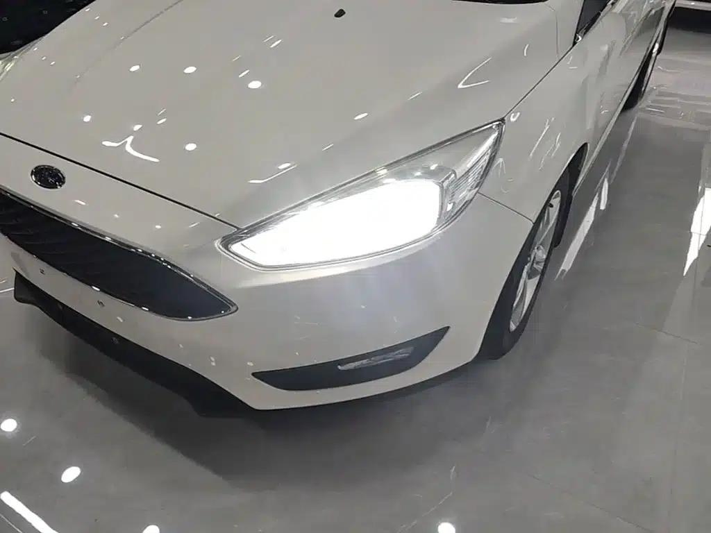 Ford Focus 2018 Hatchback Classic 1.6L Automatic Comfort Smart Edition — миниатюра 24