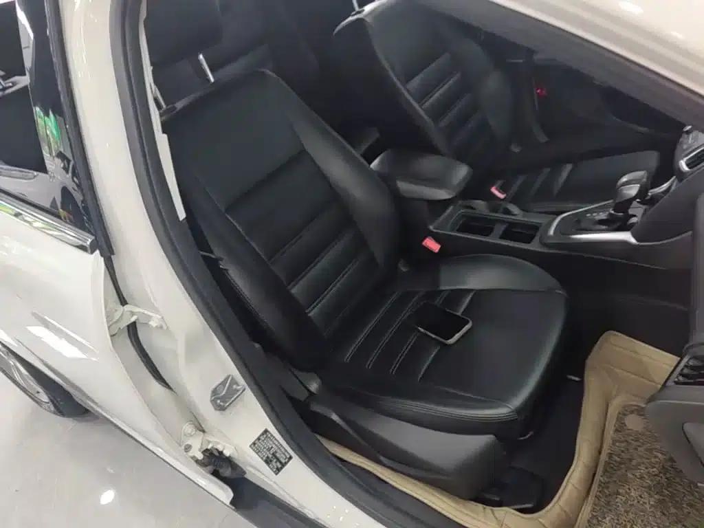 Ford Focus 2018 Hatchback Classic 1.6L Automatic Comfort Smart Edition — миниатюра 25