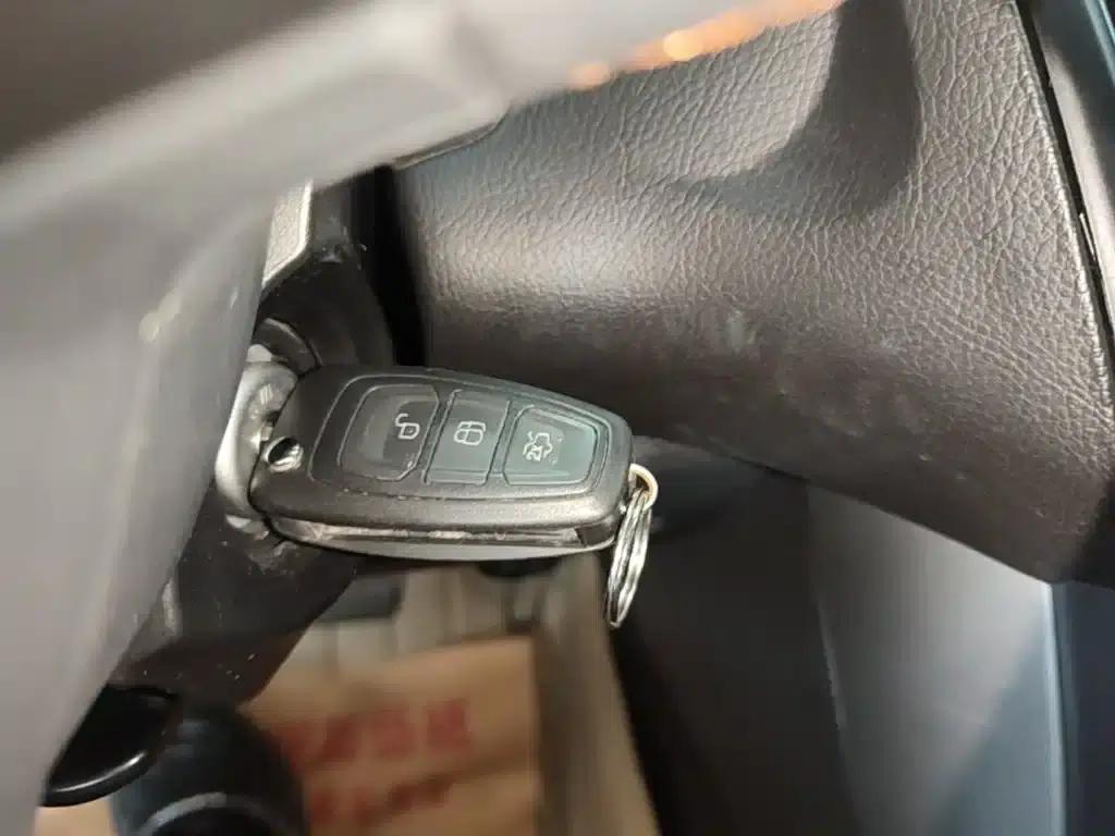 Ford Focus 2018 Hatchback Classic 1.6L Automatic Comfort Smart Edition — миниатюра 9