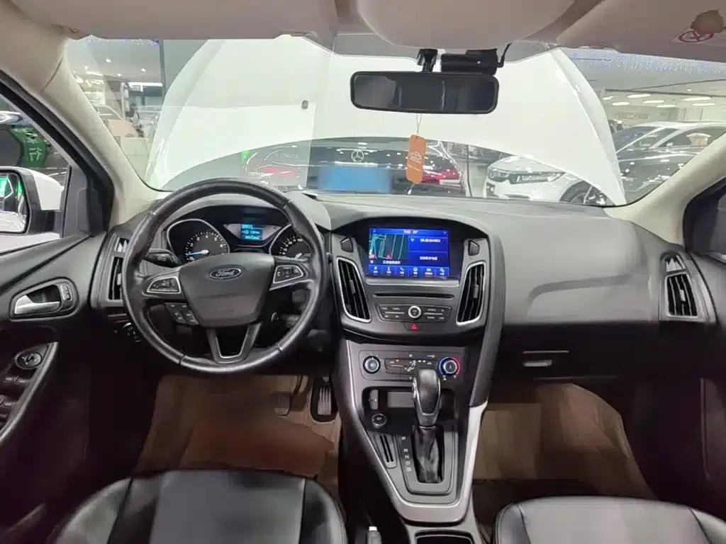 Ford Focus 2018 Hatchback Classic 1.6L Automatic Comfort Smart Edition — миниатюра 10