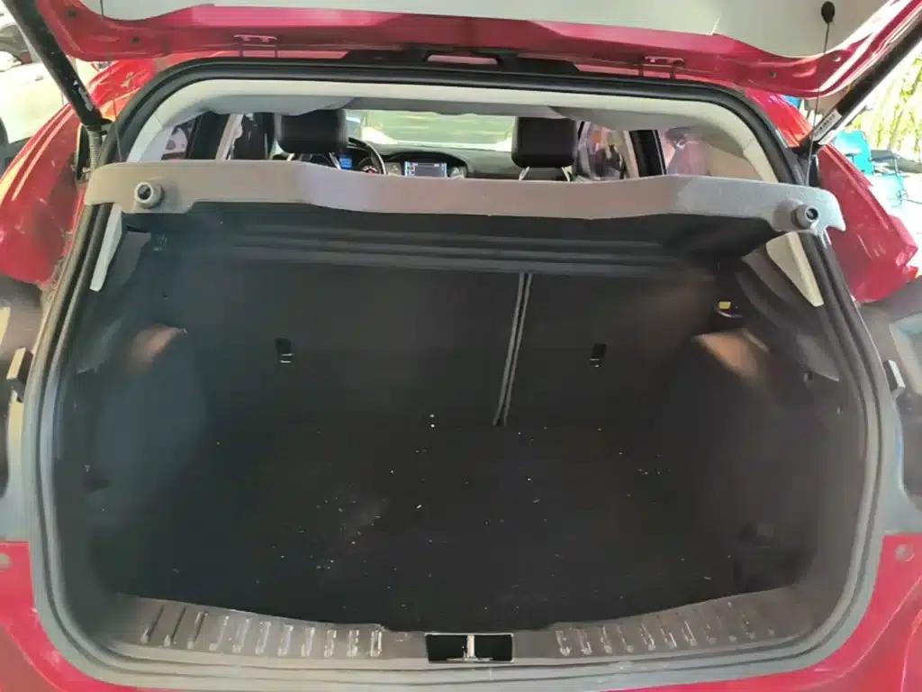 Ford Focus 2012 Hatchback 1.6L Automatic Fashion Edition — миниатюра 19