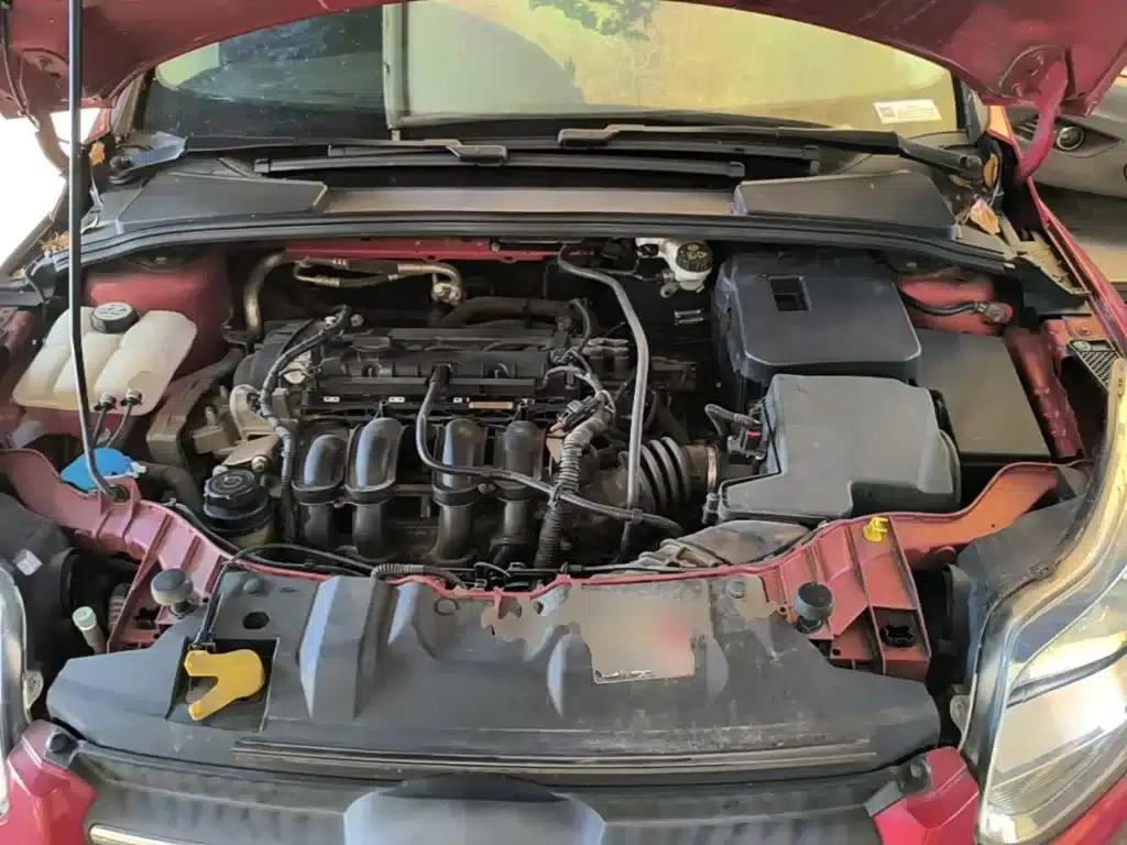 Ford Focus 2012 Hatchback 1.6L Automatic Fashion Edition — миниатюра 20