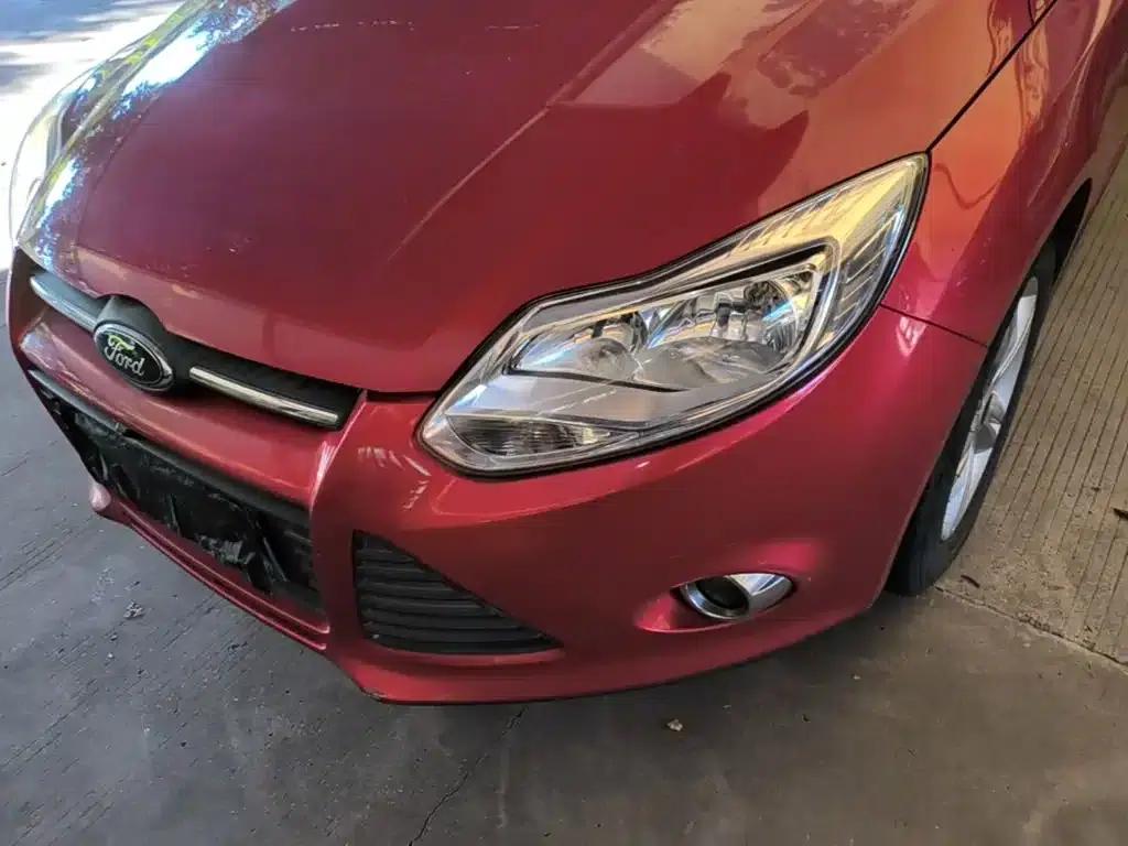 Ford Focus 2012 Hatchback 1.6L Automatic Fashion Edition — миниатюра 24