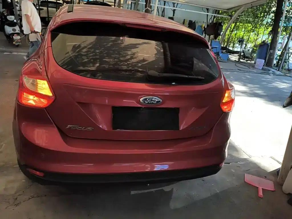Ford Focus 2012 Hatchback 1.6L Automatic Fashion Edition — миниатюра 6