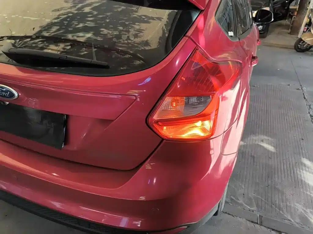 Ford Focus 2012 Hatchback 1.6L Automatic Fashion Edition — миниатюра 8