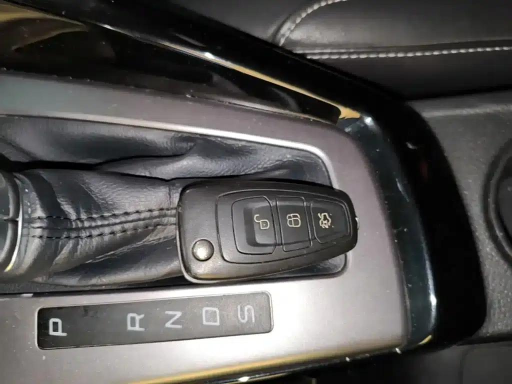 Ford Focus 2012 Hatchback 1.6L Automatic Fashion Edition — миниатюра 9