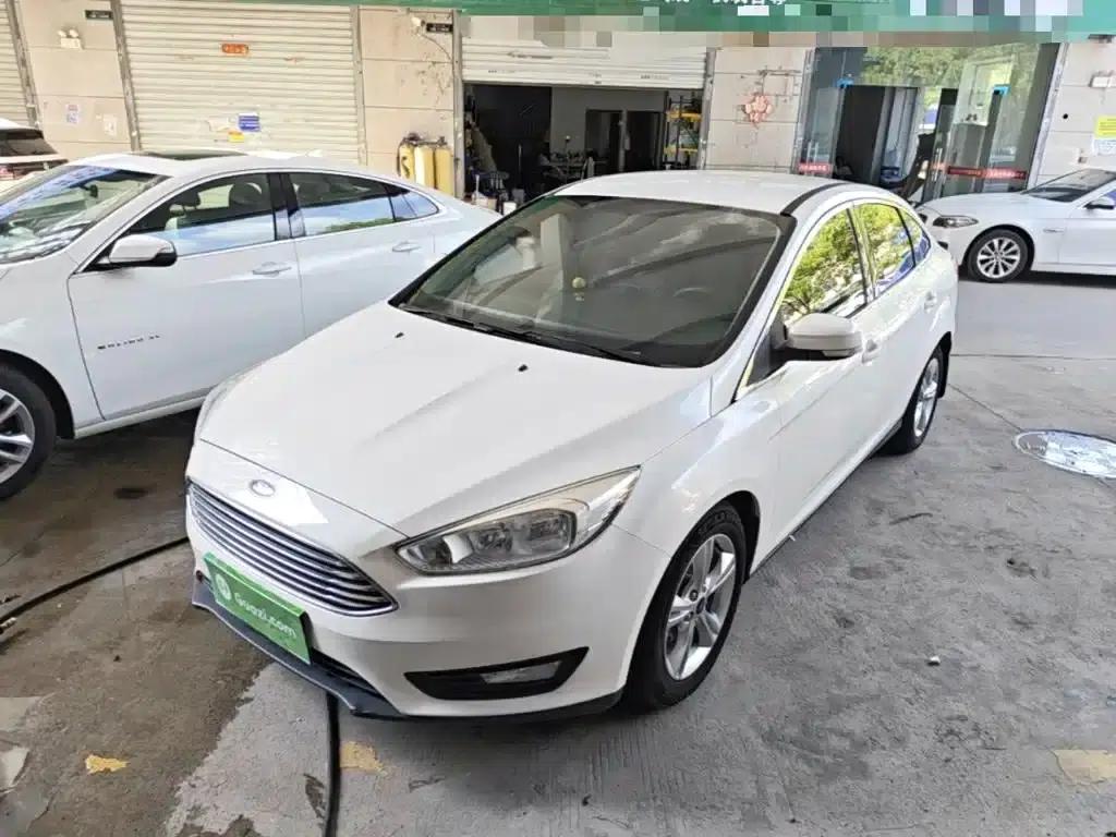 Ford Focus 2017 Sedan 1.6L Automatic Comfort Smart Edition — миниатюра 2
