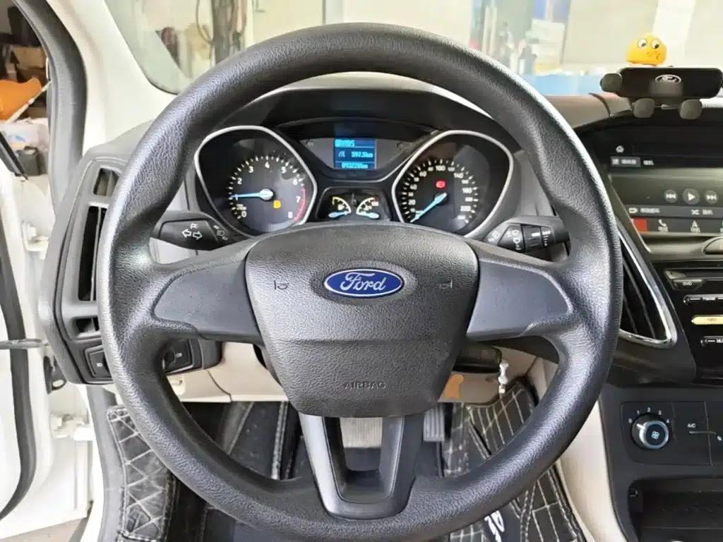 Ford Focus 2017 Sedan 1.6L Automatic Comfort Smart Edition — миниатюра 11