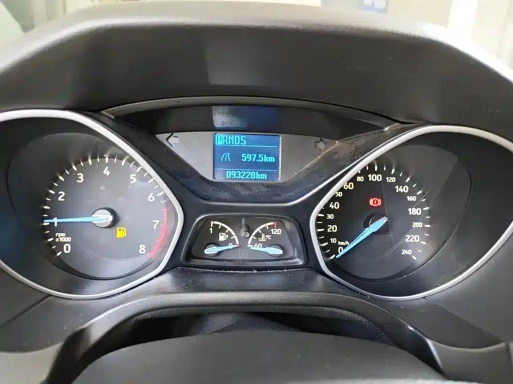 Ford Focus 2017 Sedan 1.6L Automatic Comfort Smart Edition — миниатюра 12