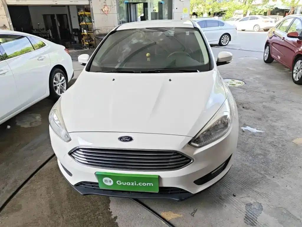 Ford Focus 2017 Sedan 1.6L Automatic Comfort Smart Edition — миниатюра 3