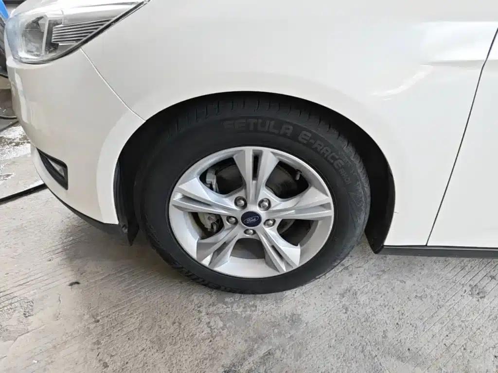 Ford Focus 2017 Sedan 1.6L Automatic Comfort Smart Edition — миниатюра 23
