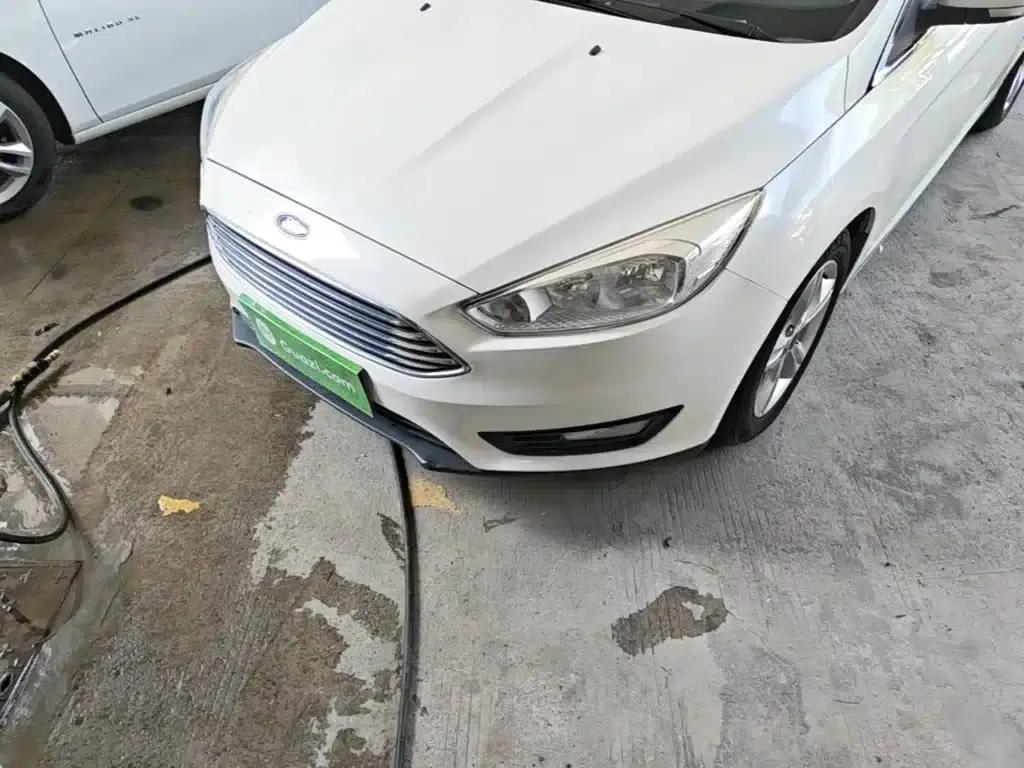 Ford Focus 2017 Sedan 1.6L Automatic Comfort Smart Edition — миниатюра 24