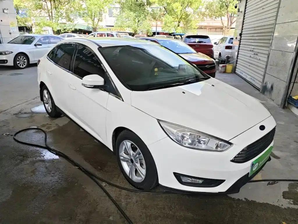 Ford Focus 2017 Sedan 1.6L Automatic Comfort Smart Edition — миниатюра 4