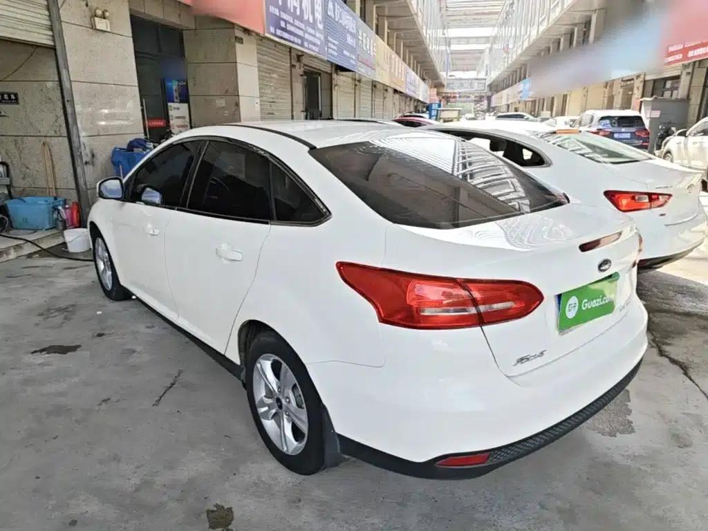 Ford Focus 2017 Sedan 1.6L Automatic Comfort Smart Edition — миниатюра 5