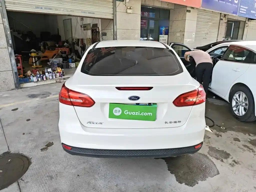 Ford Focus 2017 Sedan 1.6L Automatic Comfort Smart Edition — миниатюра 6