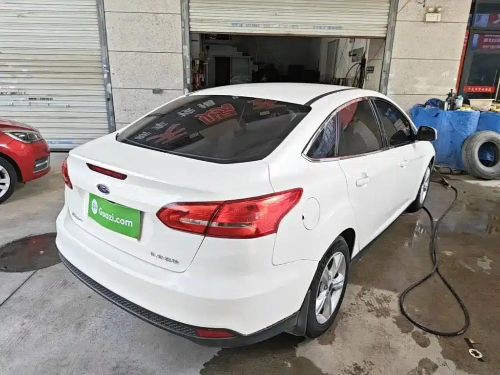 Ford Focus 2017 Sedan 1.6L Automatic Comfort Smart Edition — миниатюра 7