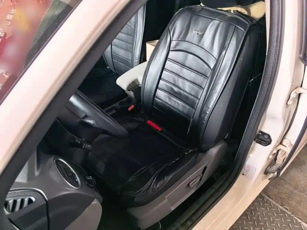Ford Focus 2013 Hatchback Classic 1.8L Automatic Basic Model — миниатюра 15