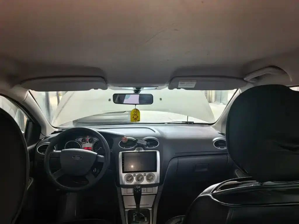 Ford Focus 2013 Hatchback Classic 1.8L Automatic Basic Model — миниатюра 18