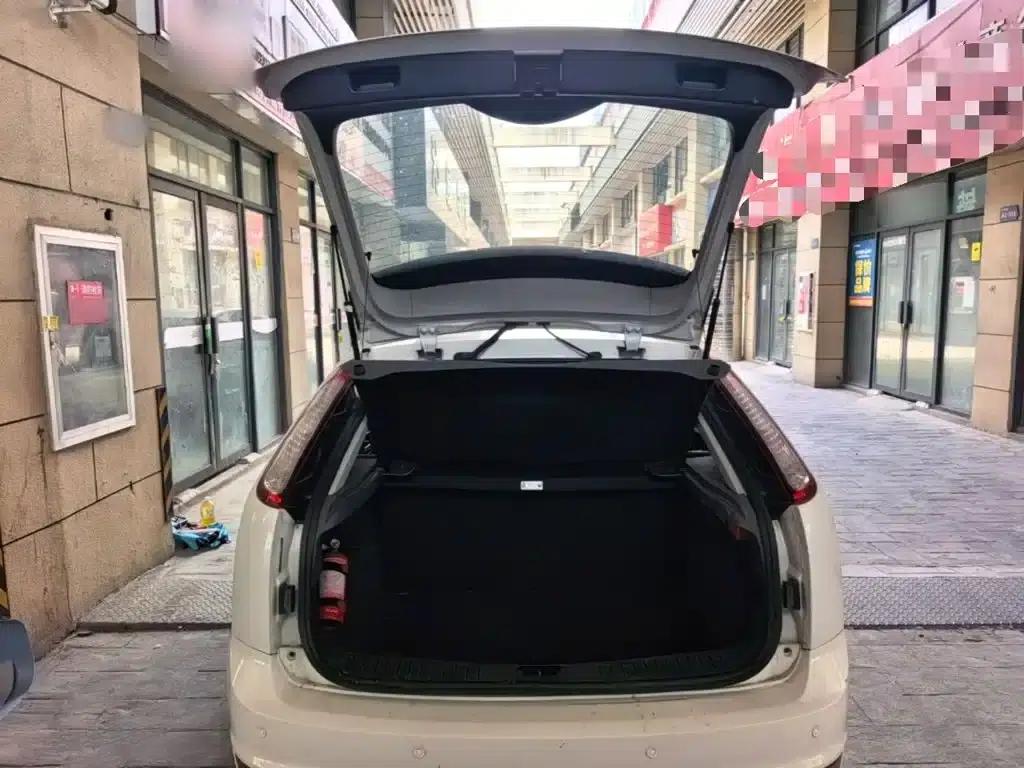Ford Focus 2013 Hatchback Classic 1.8L Automatic Basic Model — миниатюра 19