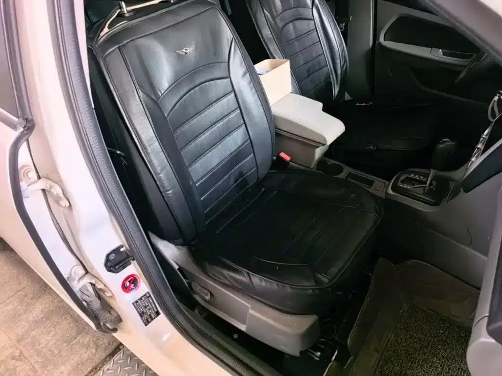 Ford Focus 2013 Hatchback Classic 1.8L Automatic Basic Model — миниатюра 25