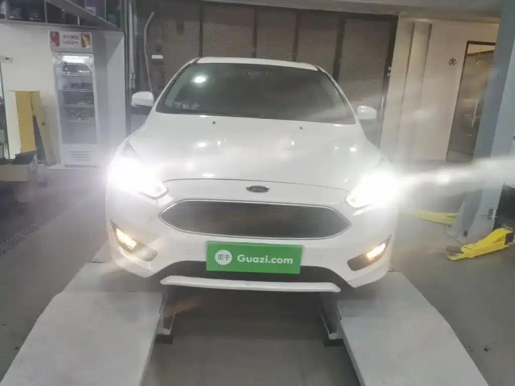 2015 Ford Focus Sedan EcoBoost 180 Automatic Flagship — миниатюра 3