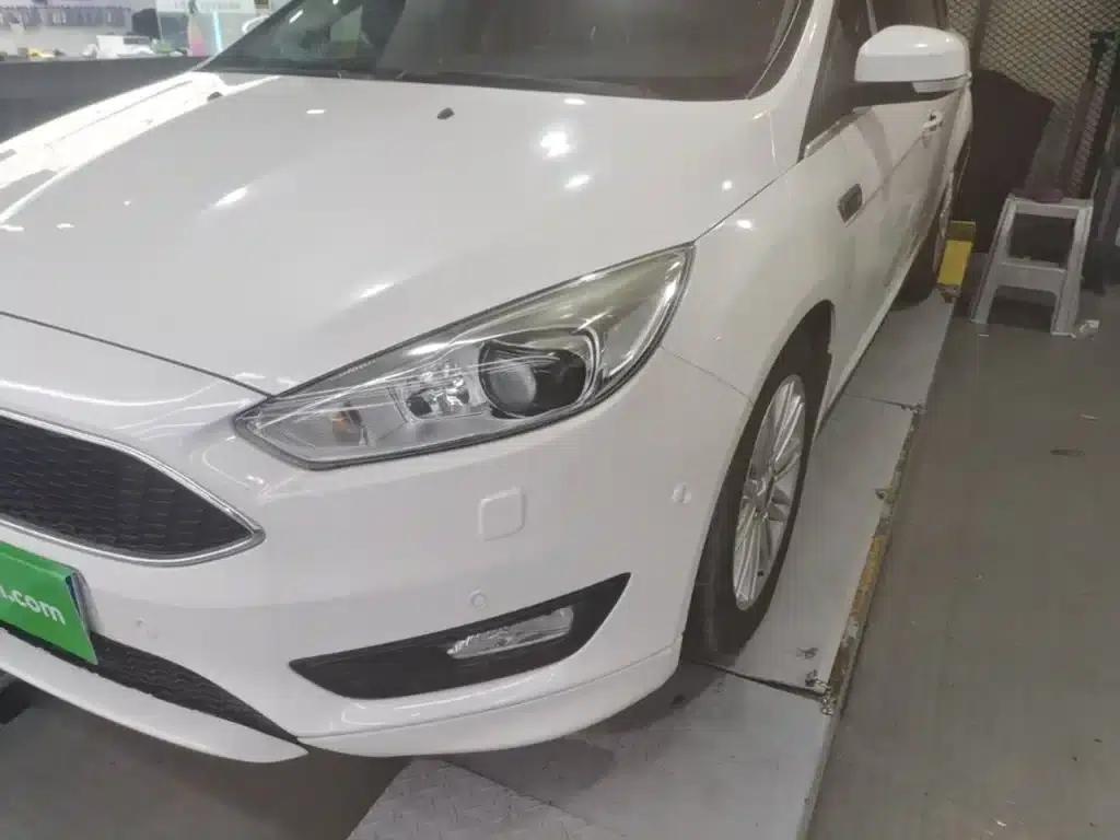 2015 Ford Focus Sedan EcoBoost 180 Automatic Flagship — миниатюра 24