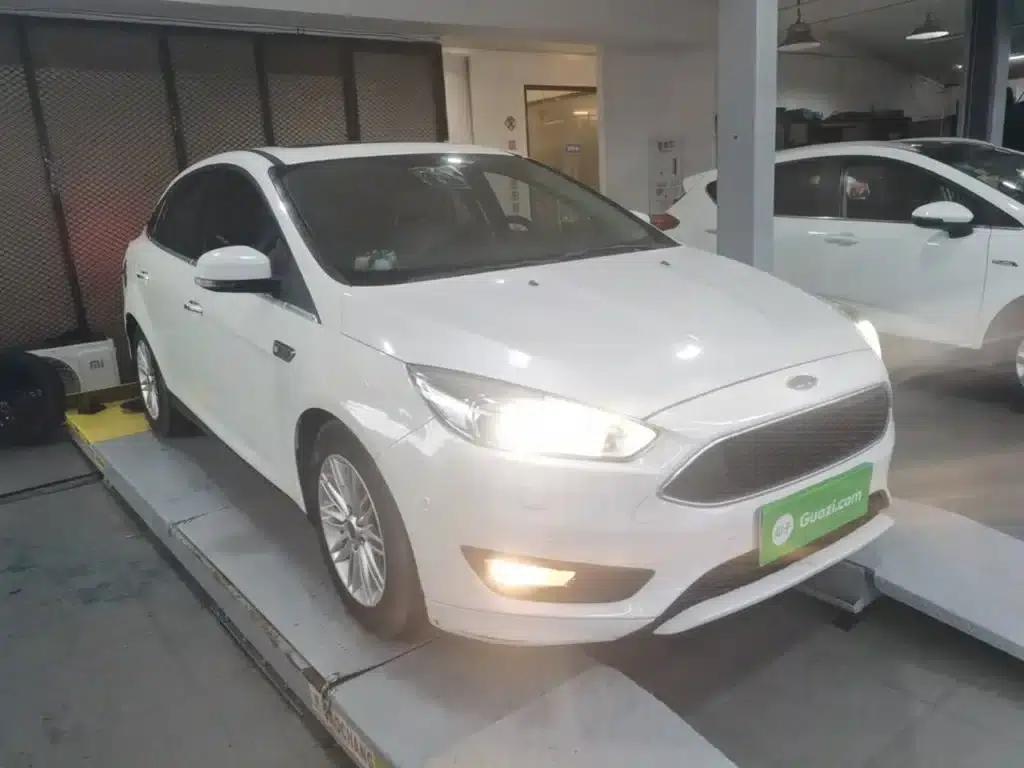 2015 Ford Focus Sedan EcoBoost 180 Automatic Flagship — миниатюра 4