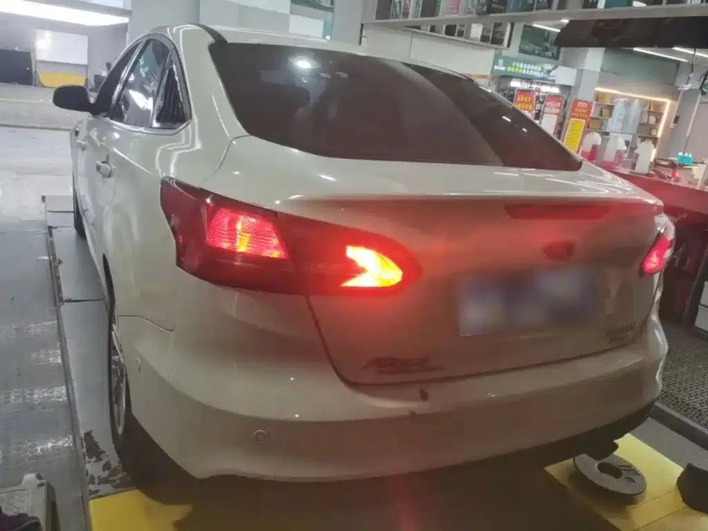 2015 Ford Focus Sedan EcoBoost 180 Automatic Flagship — миниатюра 6