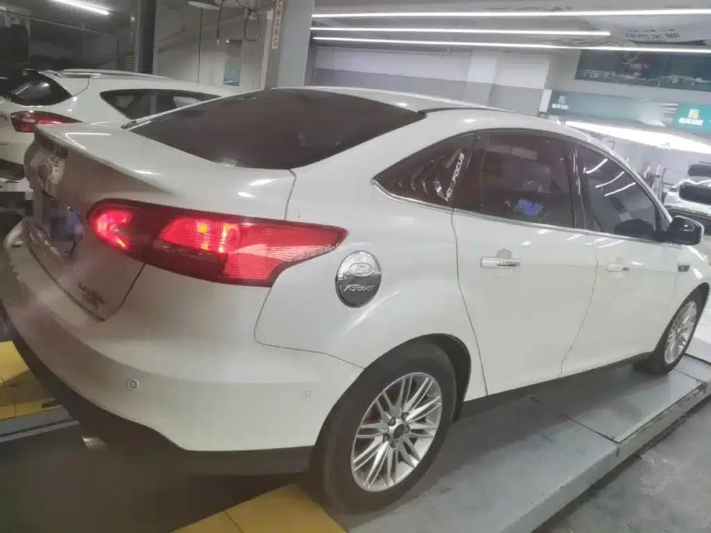 2015 Ford Focus Sedan EcoBoost 180 Automatic Flagship — миниатюра 7