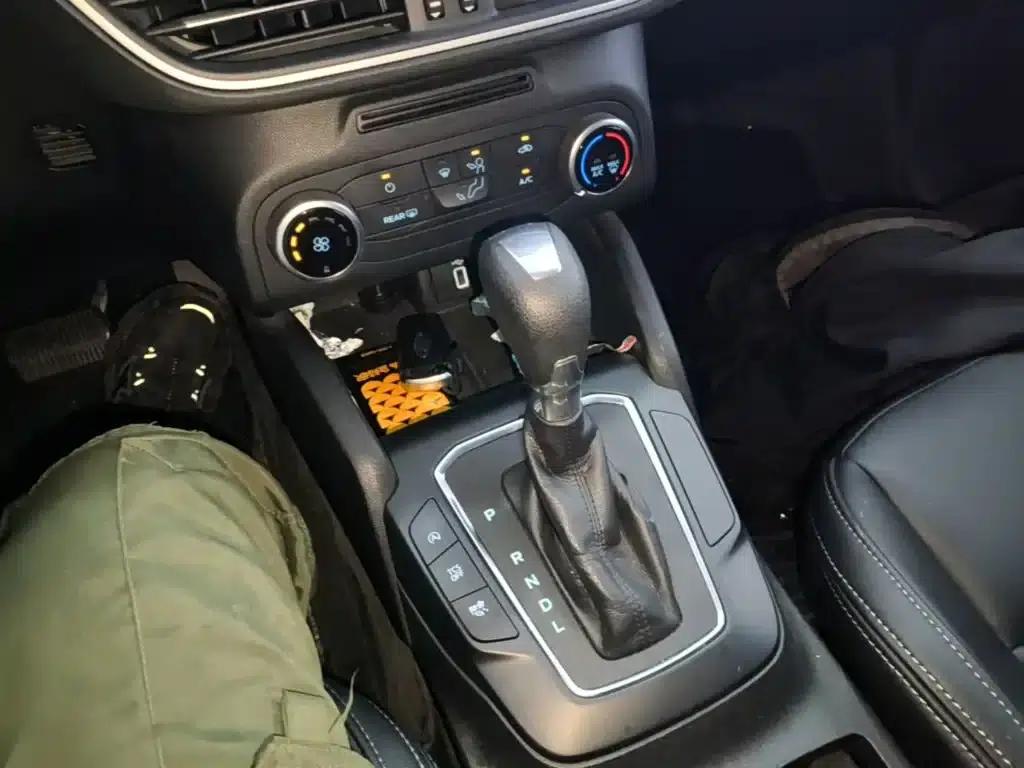 Ford Focus 2020 Sedan 1.5L Automatic Sport Edition — миниатюра 14