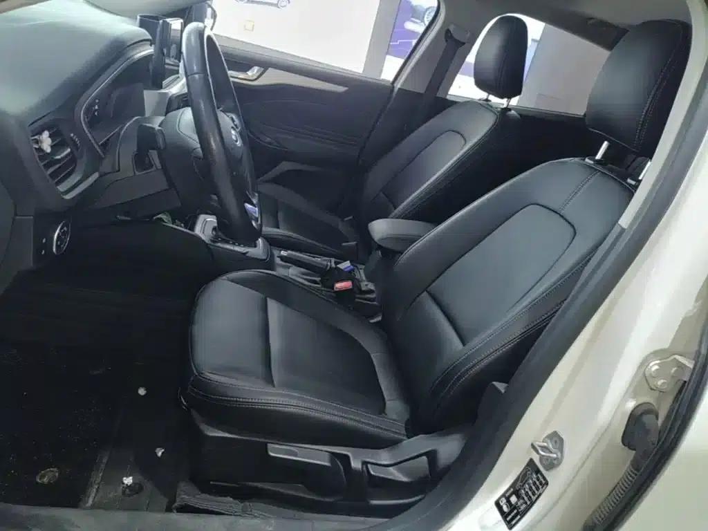 Ford Focus 2020 Sedan 1.5L Automatic Sport Edition — миниатюра 15