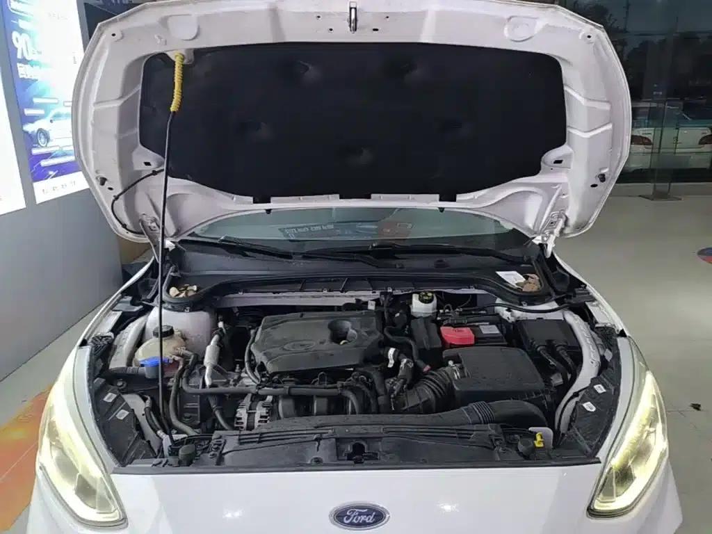 Ford Focus 2020 Sedan 1.5L Automatic Sport Edition — миниатюра 20