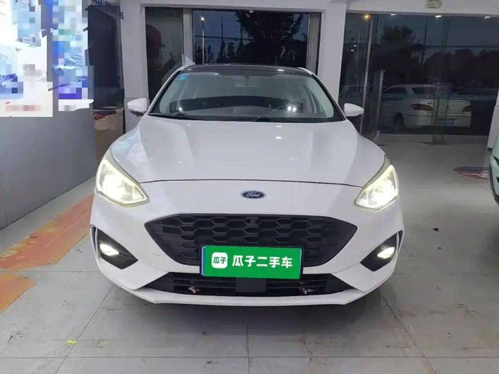Ford Focus 2020 Sedan 1.5L Automatic Sport Edition — миниатюра 3