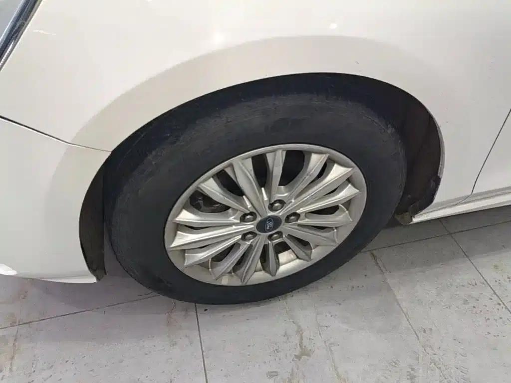 Ford Focus 2020 Sedan 1.5L Automatic Sport Edition — миниатюра 23
