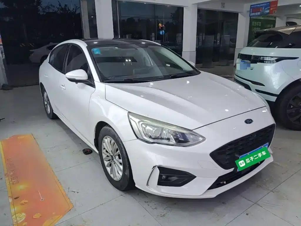 Ford Focus 2020 Sedan 1.5L Automatic Sport Edition — миниатюра 4