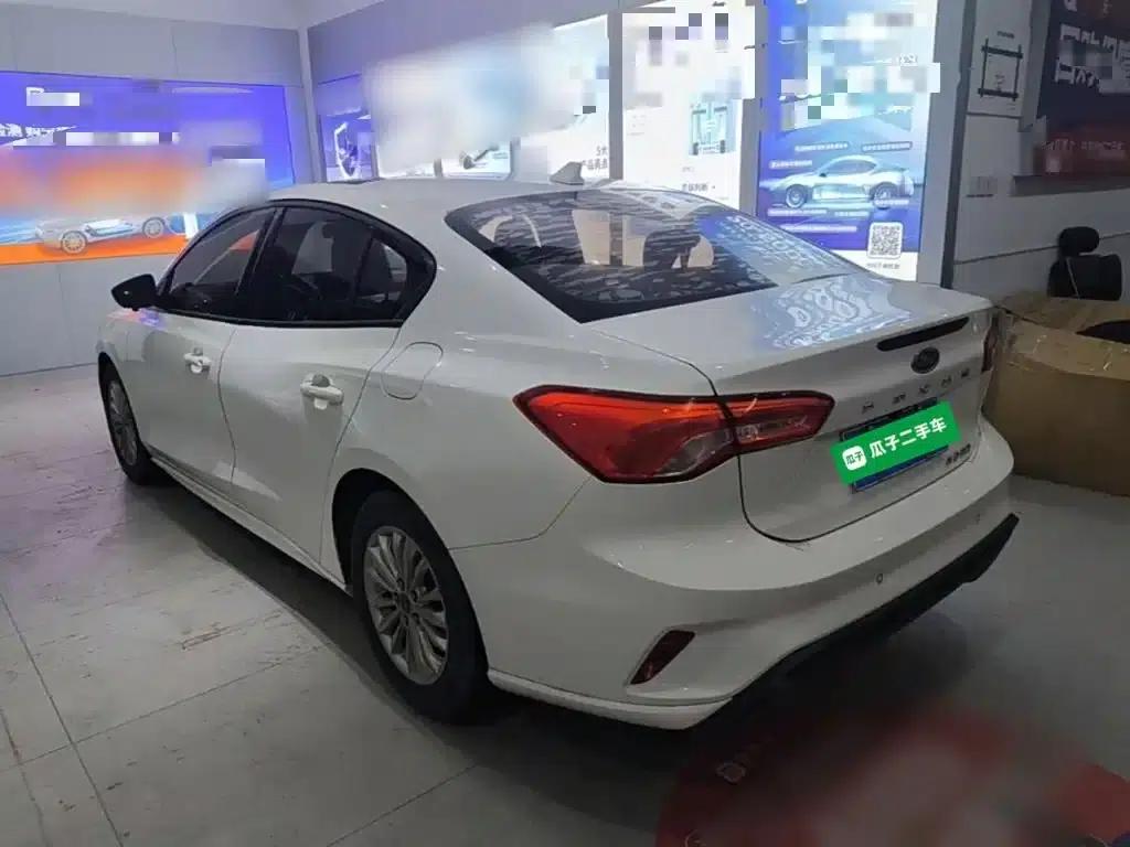 Ford Focus 2020 Sedan 1.5L Automatic Sport Edition — миниатюра 5