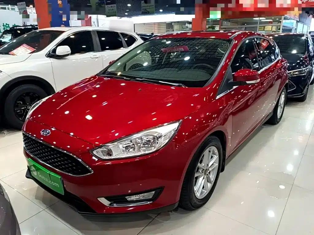 2017 Ford Focus Hatchback EcoBoost 180 Automatic Elite — миниатюра 2