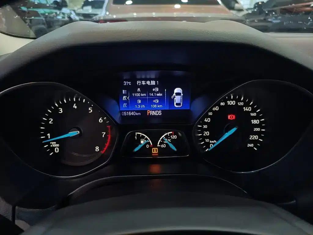 2017 Ford Focus Hatchback EcoBoost 180 Automatic Elite — миниатюра 12