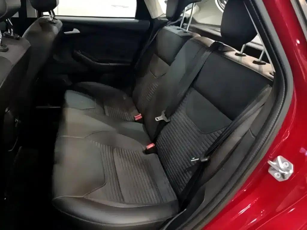 2017 Ford Focus Hatchback EcoBoost 180 Automatic Elite — миниатюра 17