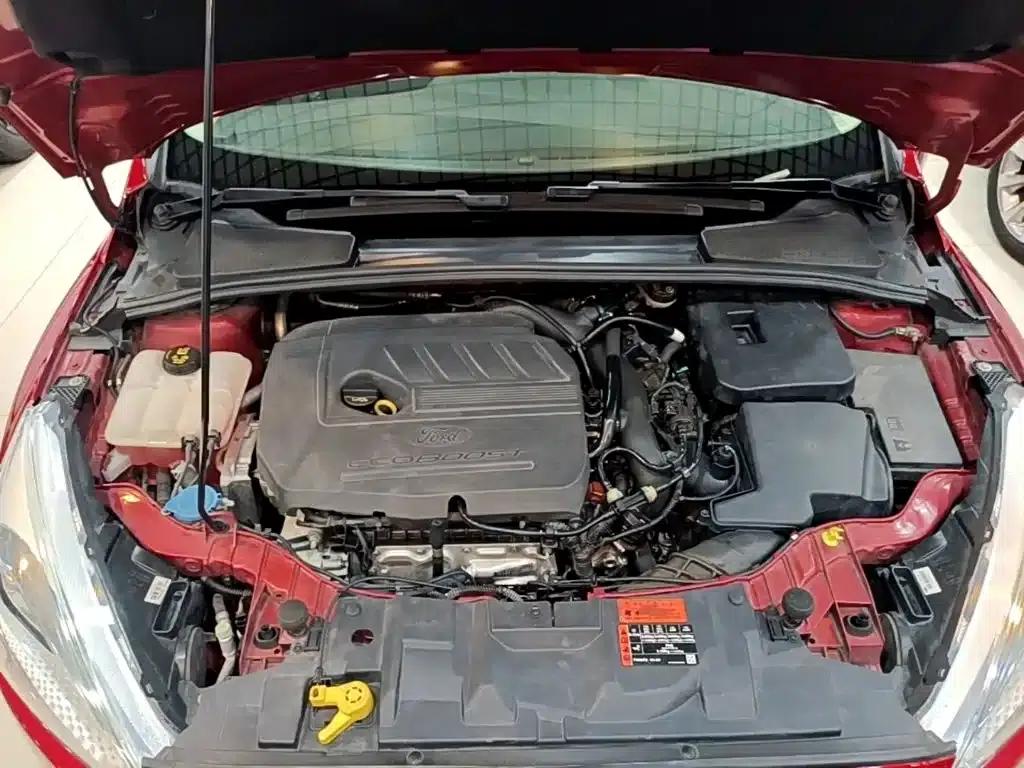 2017 Ford Focus Hatchback EcoBoost 180 Automatic Elite — миниатюра 20