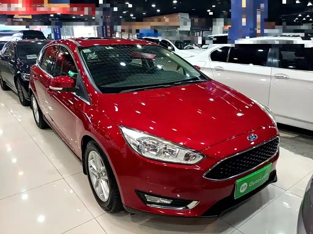 2017 Ford Focus Hatchback EcoBoost 180 Automatic Elite — миниатюра 4