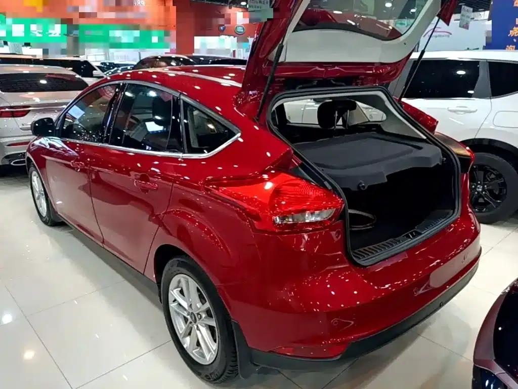 2017 Ford Focus Hatchback EcoBoost 180 Automatic Elite — миниатюра 5