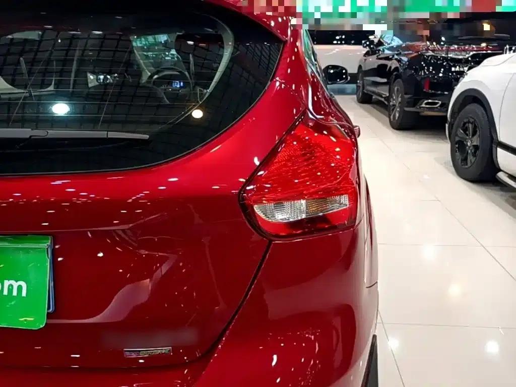2017 Ford Focus Hatchback EcoBoost 180 Automatic Elite — миниатюра 8