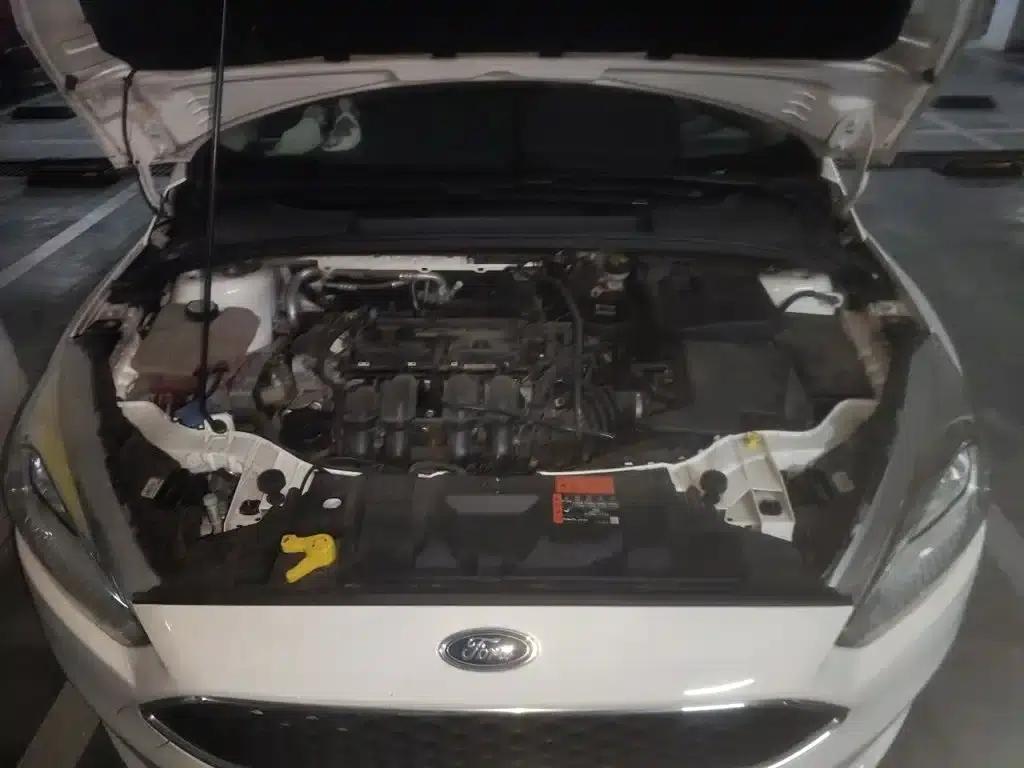 Ford Focus 2015 Hatchback 1.6L Automatic Fashion Edition — миниатюра 17