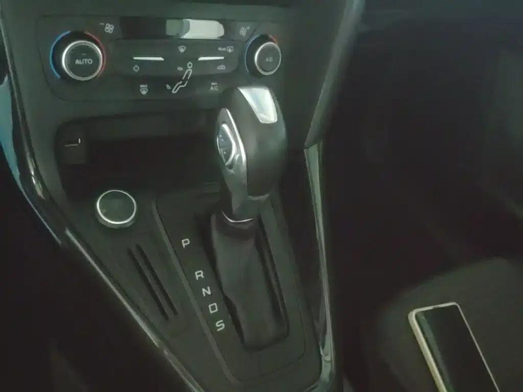 Ford Focus 2017 Hatchback 1.6L Automatic Fashion Smart Edition — миниатюра 14